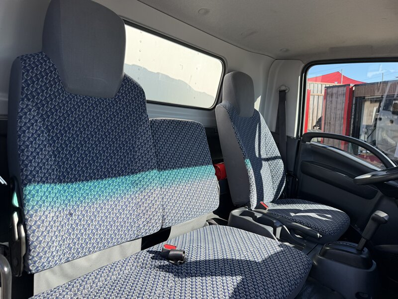 Used 2024 Isuzu NPR RWD image 18