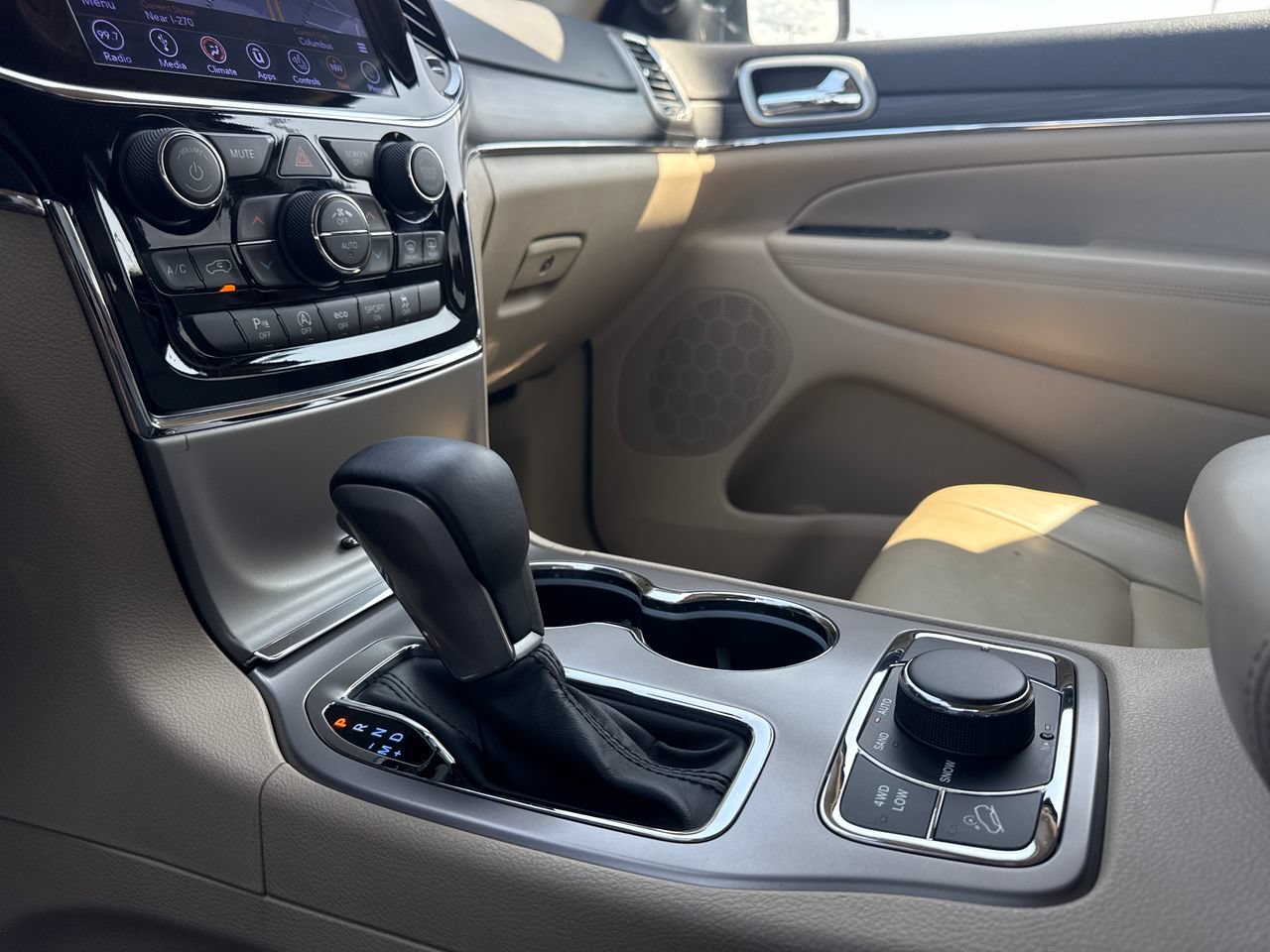 Used 2019 Jeep Grand Cherokee Limited AWD/4WD image 24