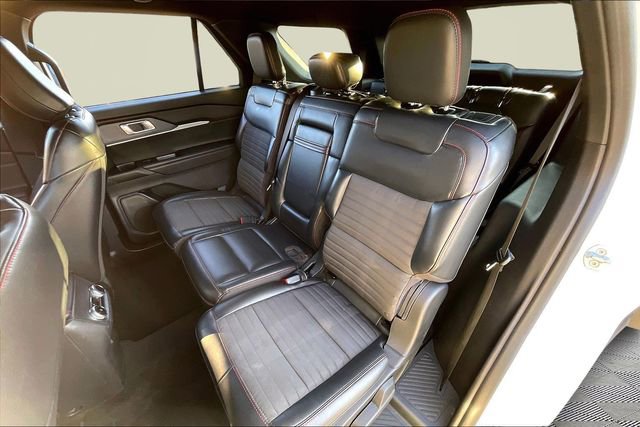 Used 2025 Ford Explorer ST-Line image 16