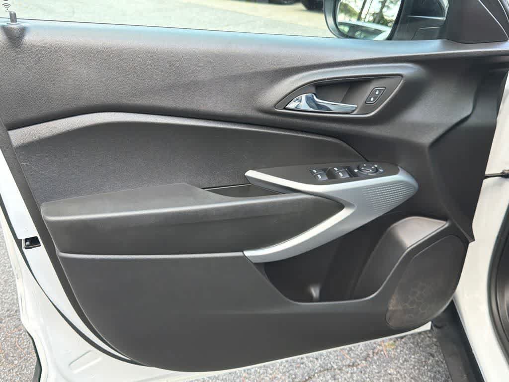 Used 2024 Chevrolet Trax RS w/ Driver Confidence Package FWD image 11