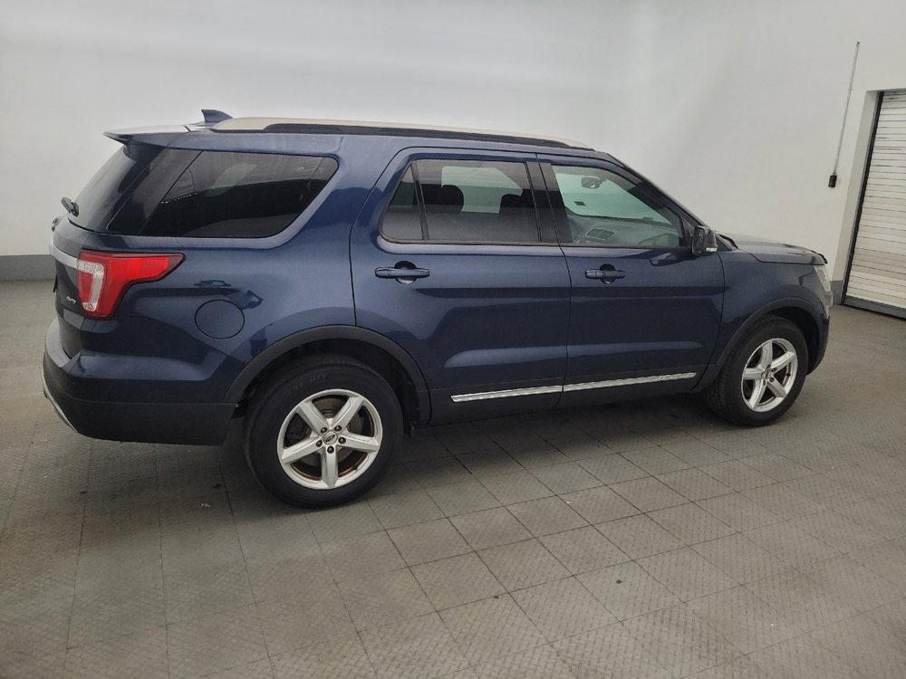 Used 2016 Ford Explorer XLT w/ Equipment Group 202A AWD/4WD image 10