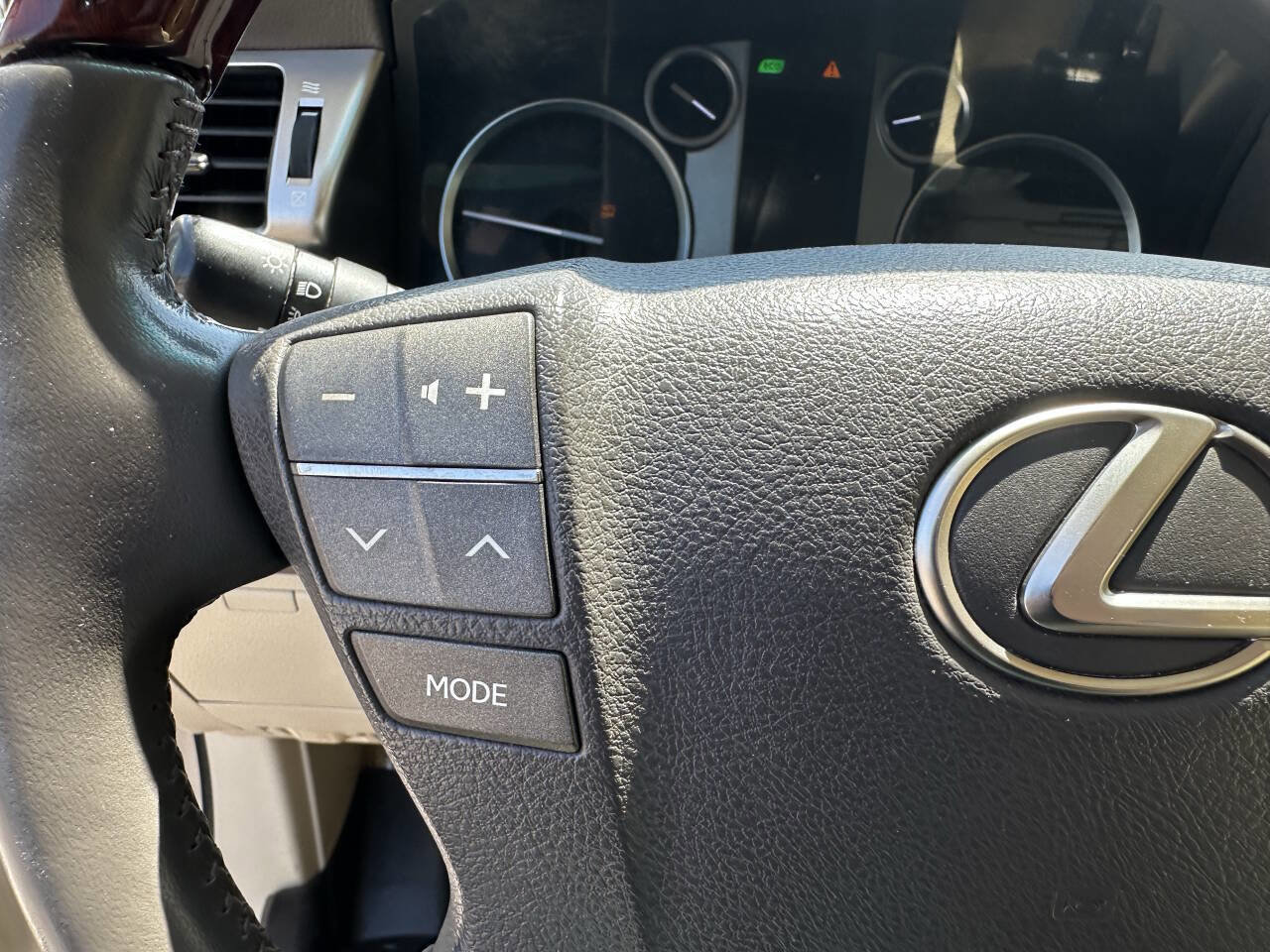 Used 2013 Lexus LX 570 4WD w/ Luxury Pkg image 9