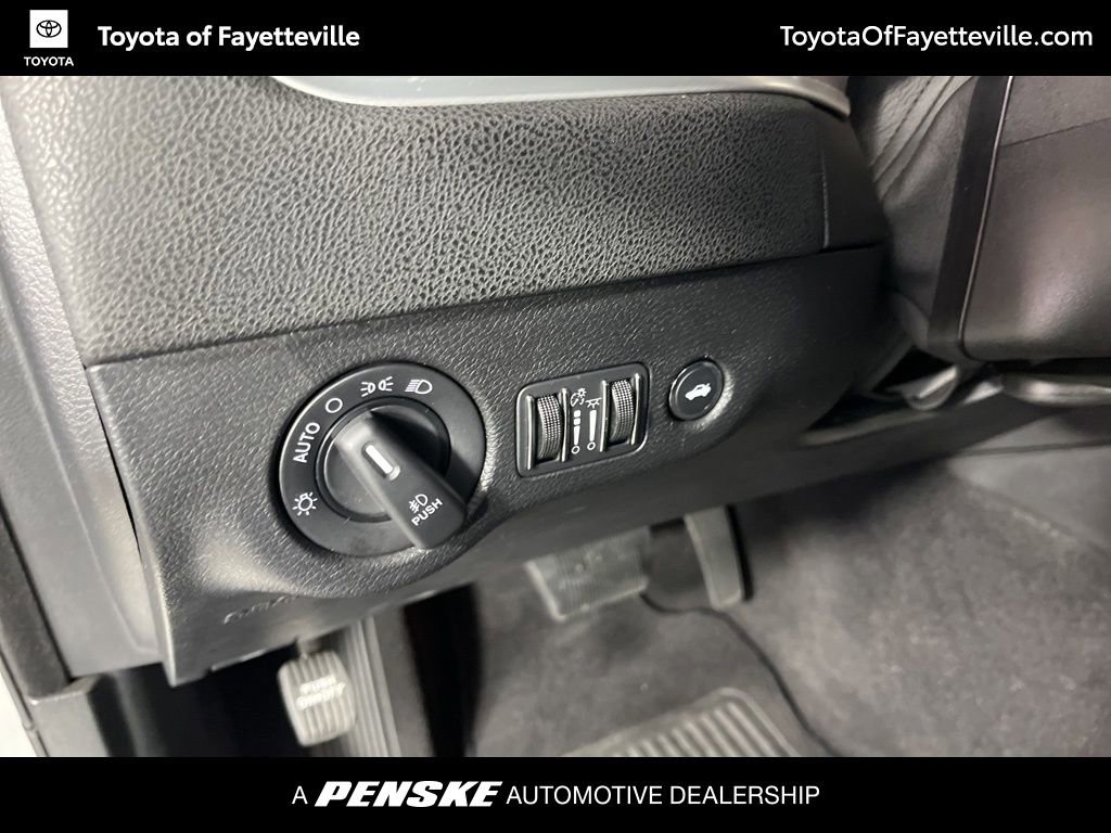 Used 2019 Dodge Charger SXT image 23