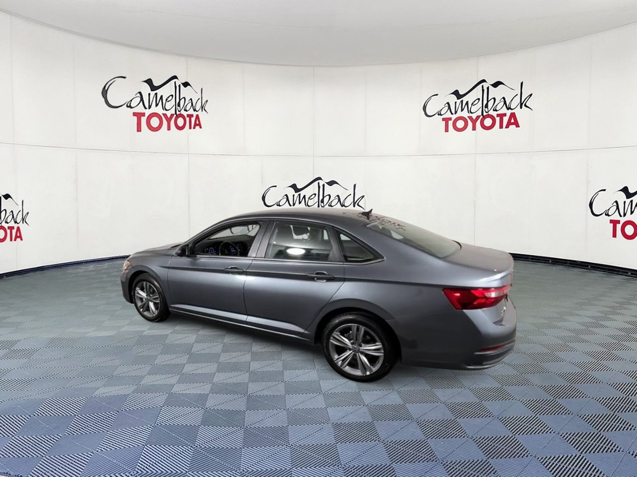 Used 2024 Volkswagen Jetta SE FWD image 8