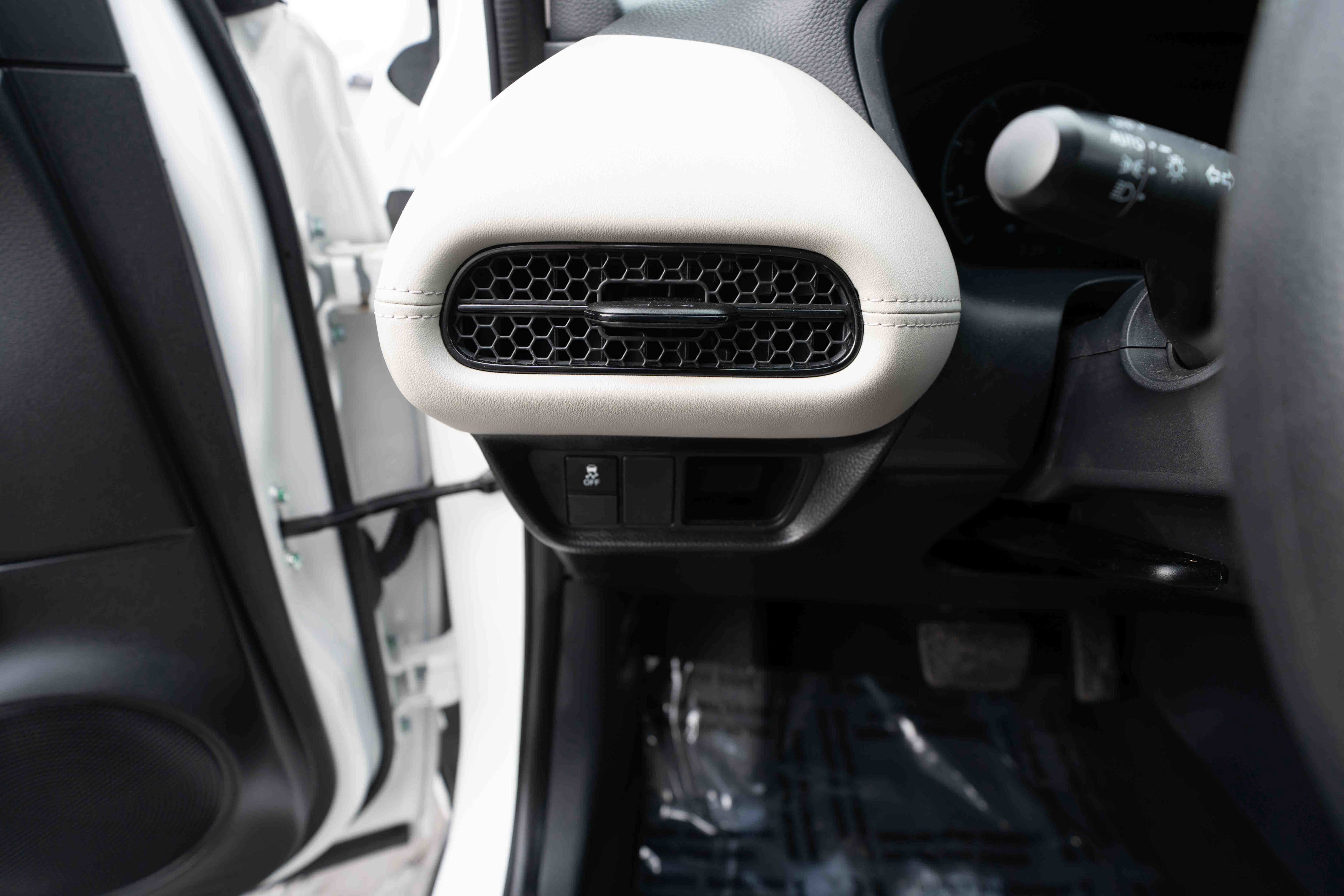 Used 2025 Honda HR-V LX image 11