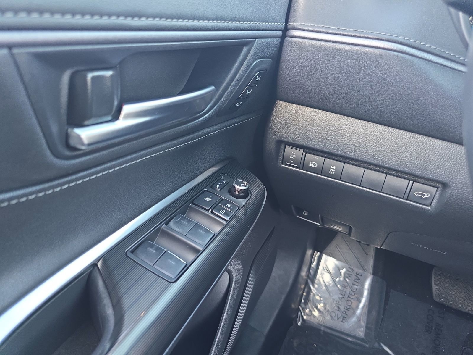 Certified 2024 Toyota Venza XLE image 23