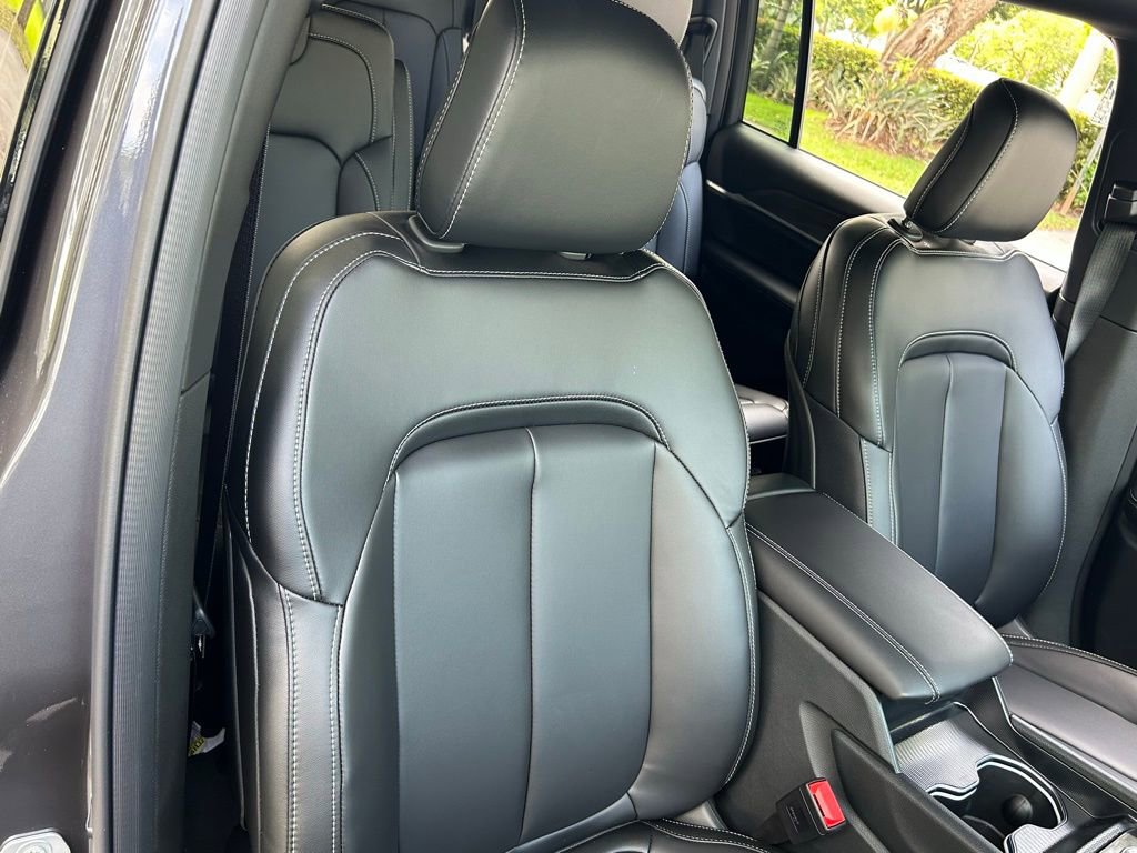 New 2025 Jeep Grand Cherokee L Limited w/ Black Appearance Package RWD image 32