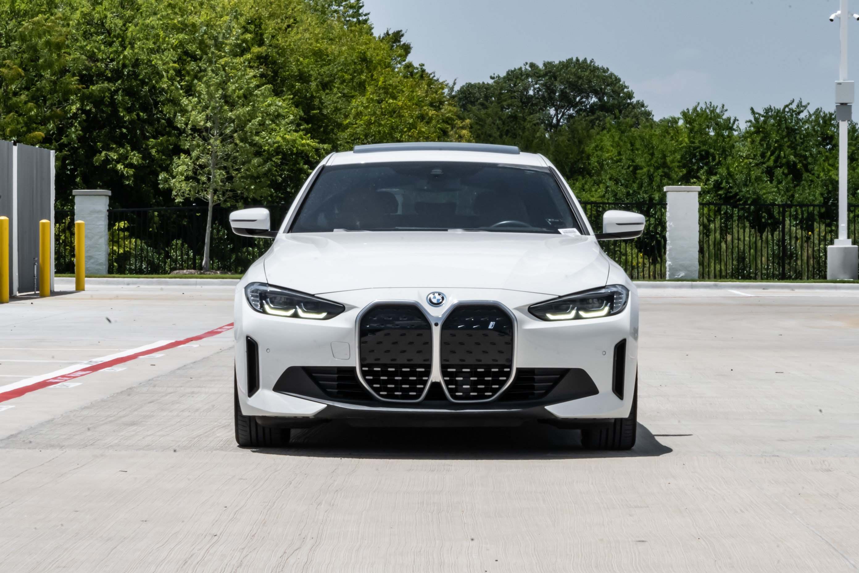 Used 2024 BMW i4 eDrive40 w/ Premium Package RWD image 3