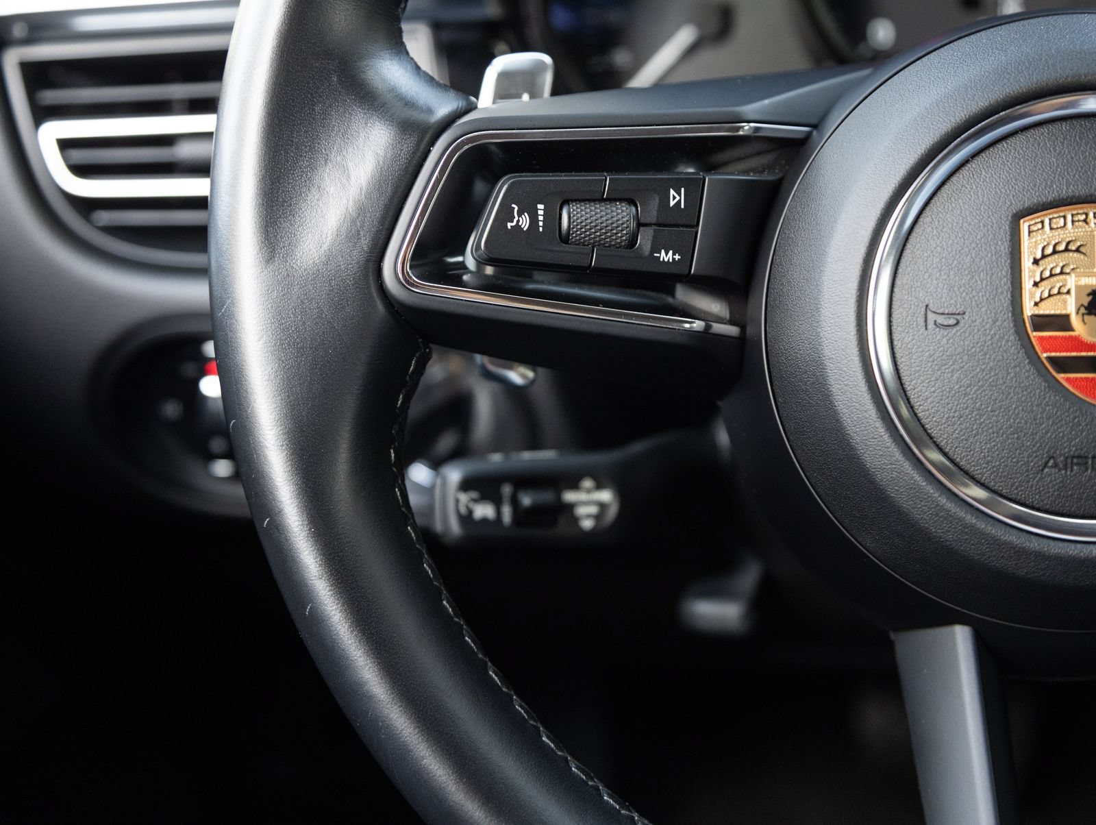 Certified 2024 Porsche Macan AWD/4WD image 15