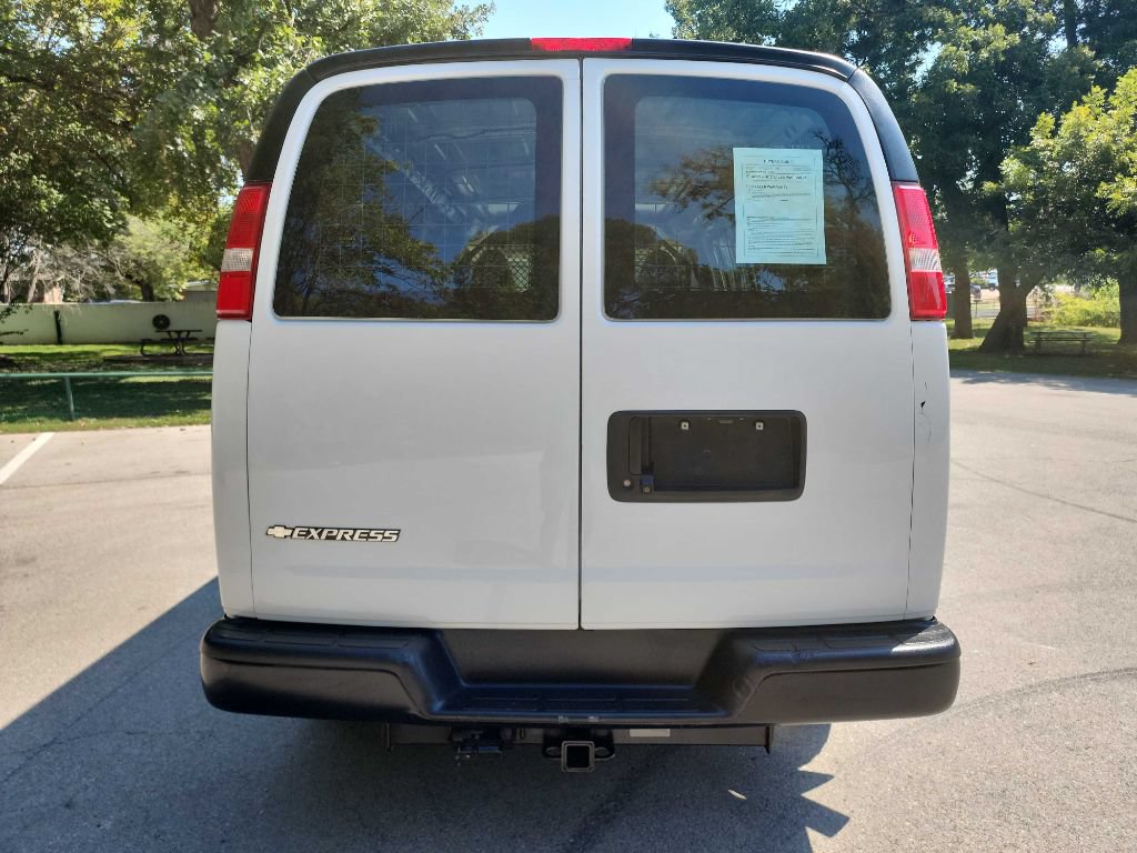 Used 2018 Chevrolet Express 2500 w/ Driver Convenience Package RWD image 6