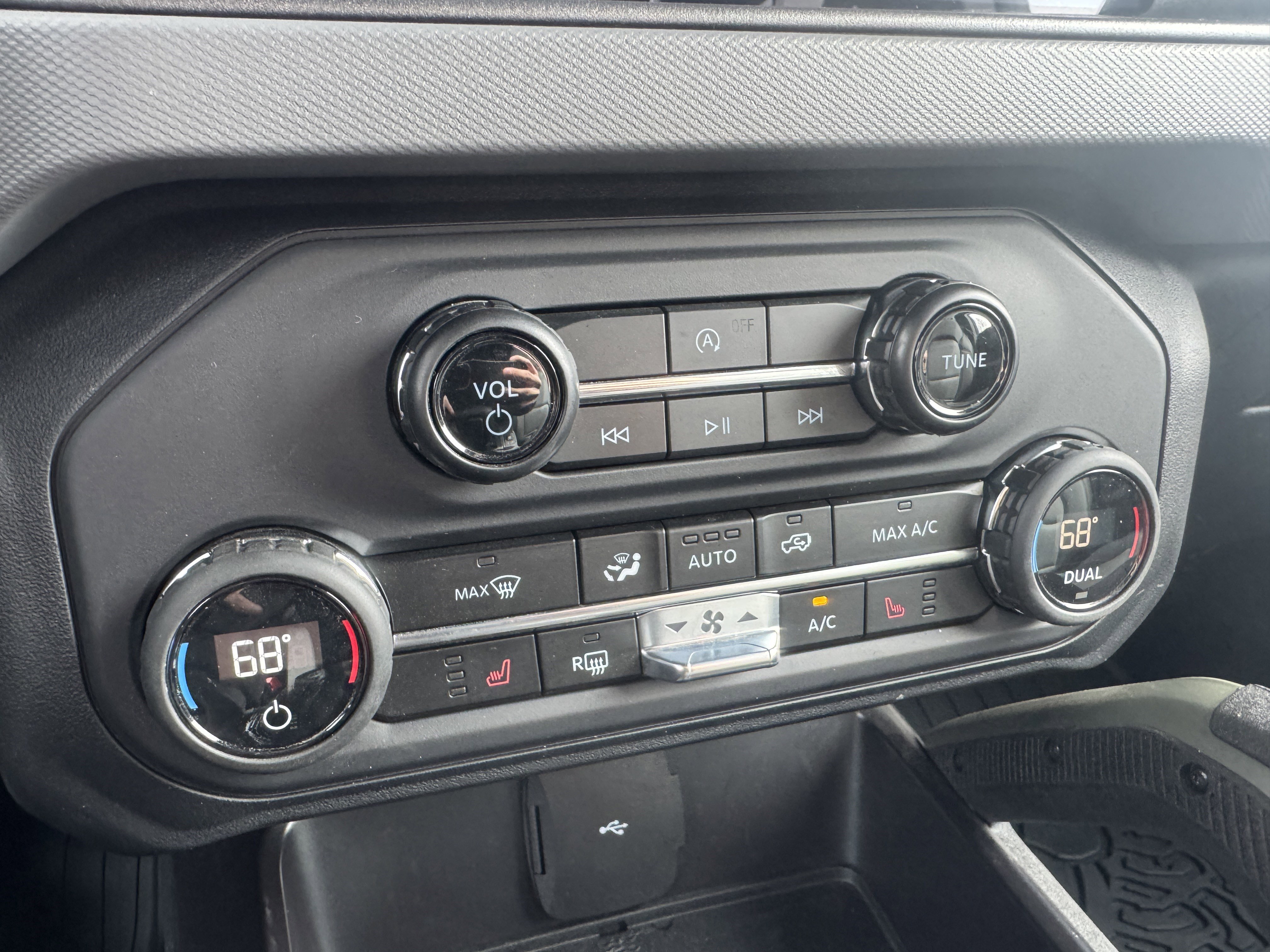 Used 2024 Ford Bronco Everglades image 25