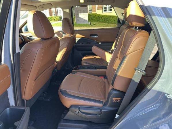 Used 2022 Nissan Pathfinder Platinum w/ Cargo Package image 7