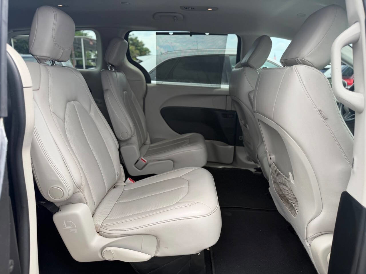 Used 2021 Chrysler Voyager Lxi FWD image 17