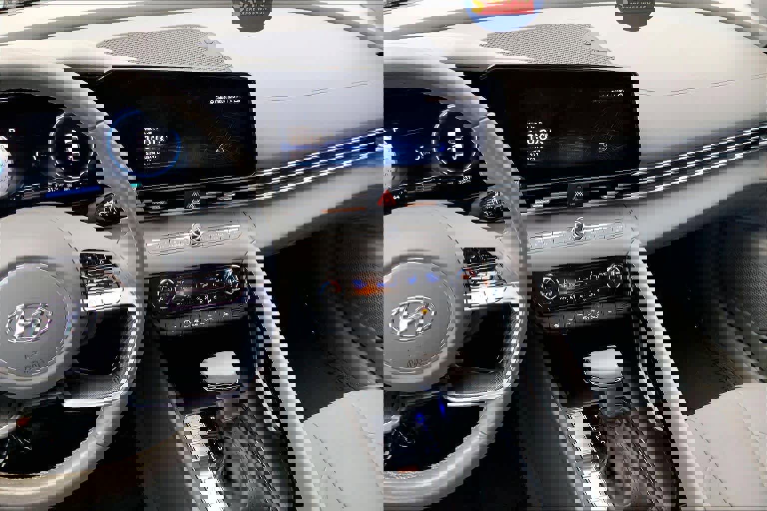 Used 2023 Hyundai Elantra SEL w/ Convenience Package image 6