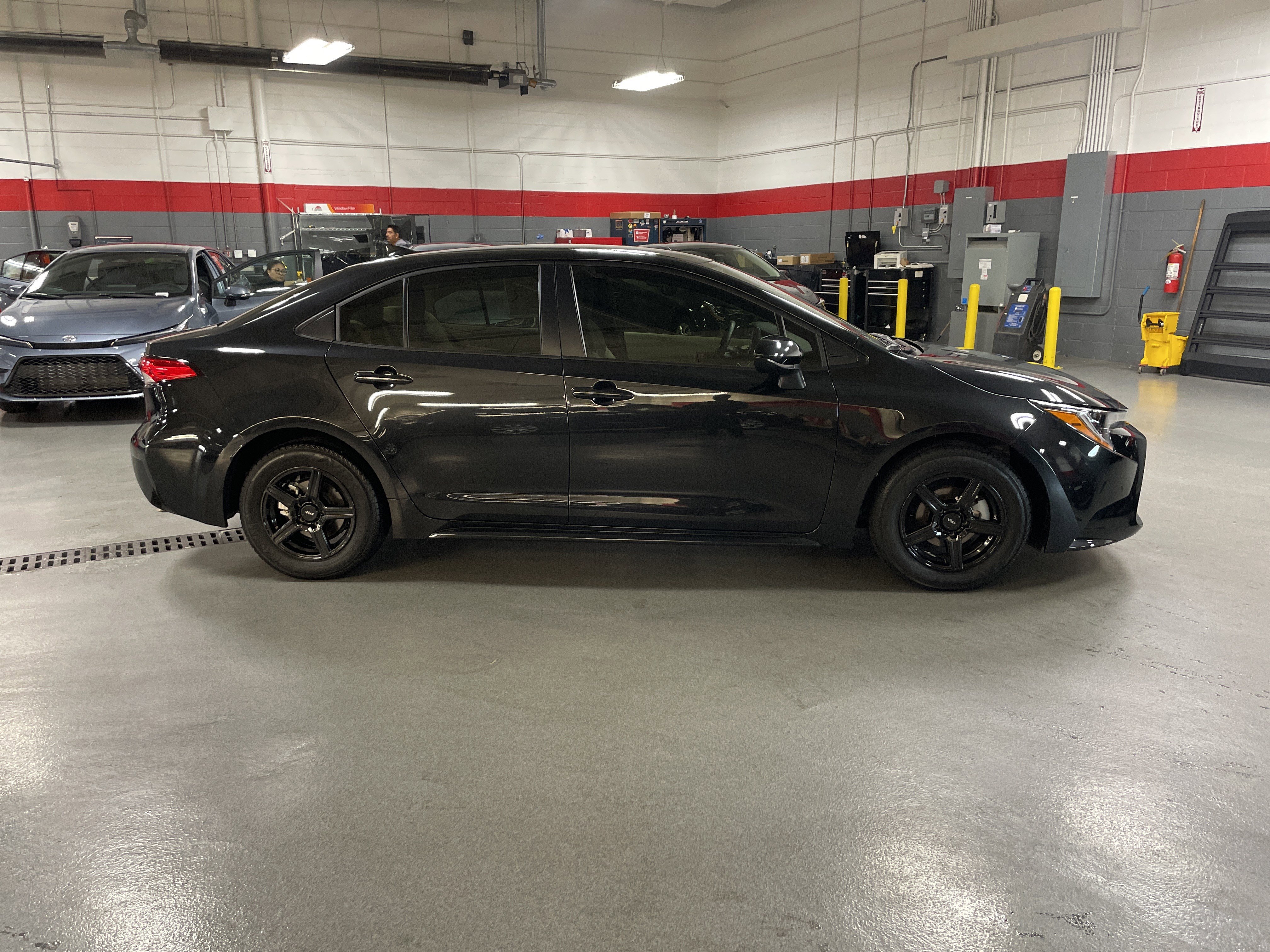 Used 2022 Toyota Corolla LE image 11