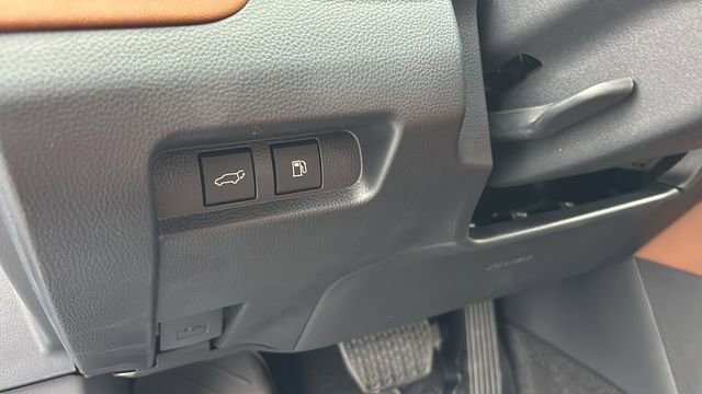 New 2025 Toyota Crown Signia Limited w/ Advanced Technology Package image 15