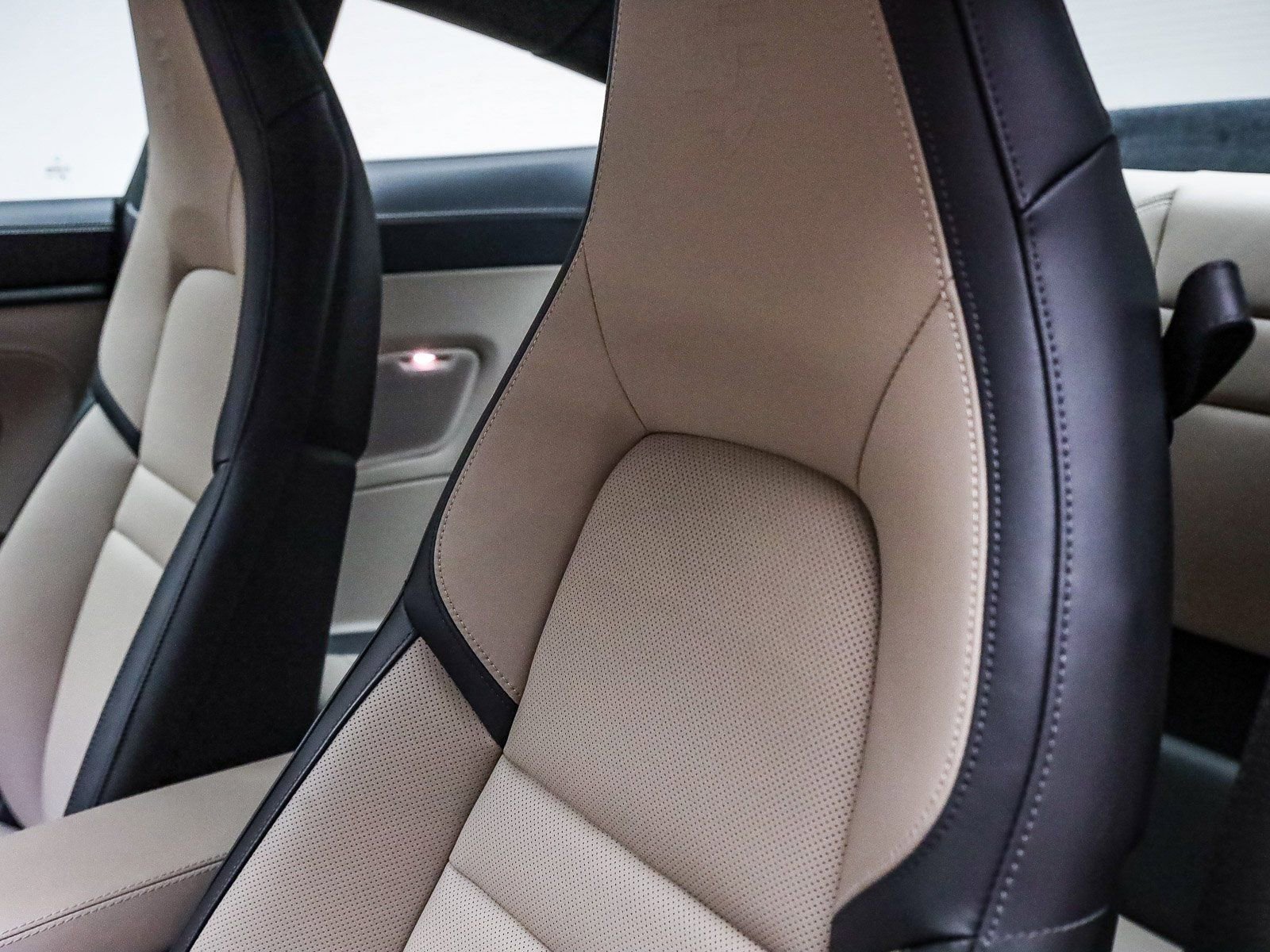 Used 2025 Porsche 911 Carrera 4 GTS image 22