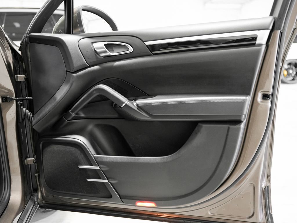 Used 2012 Porsche Cayenne image 38