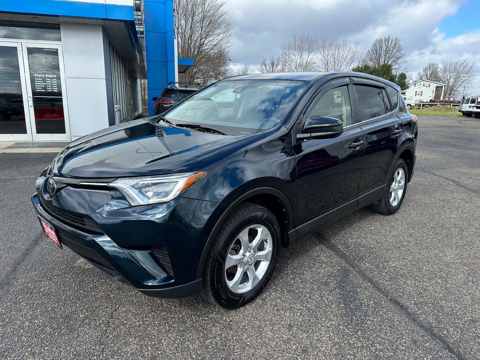 Used 2018 Toyota RAV4 LE w/ All Weather Liner Package image 1