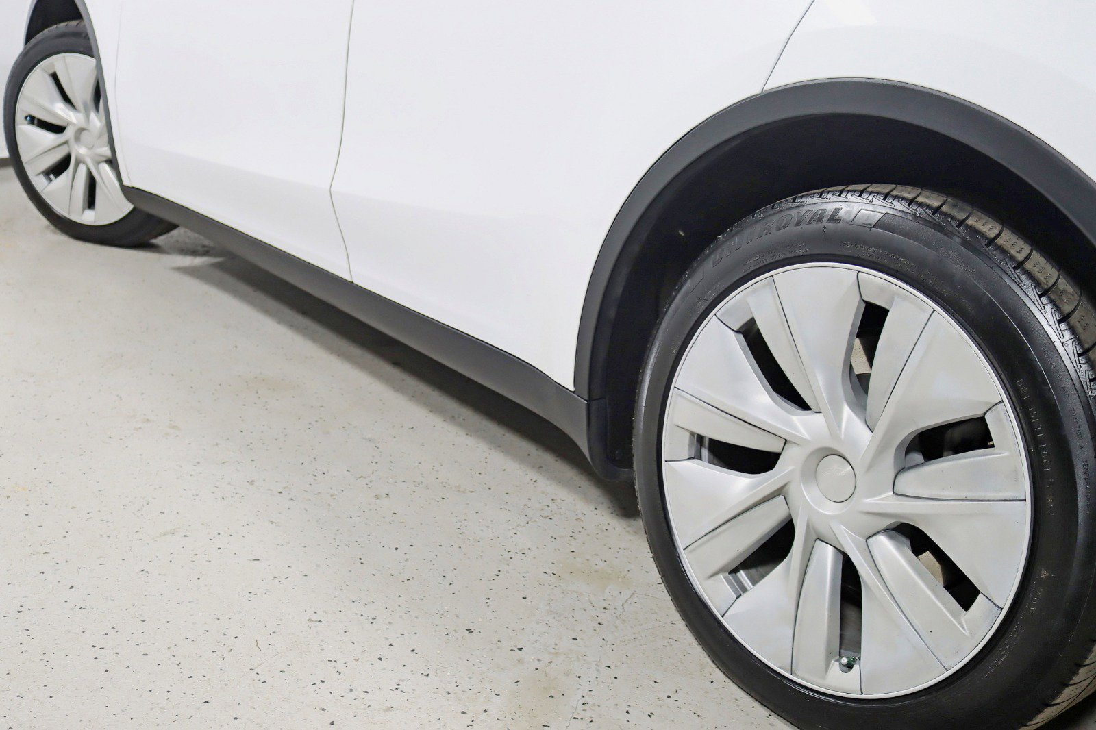 Used 2020 Tesla Model Y Long Range image 12