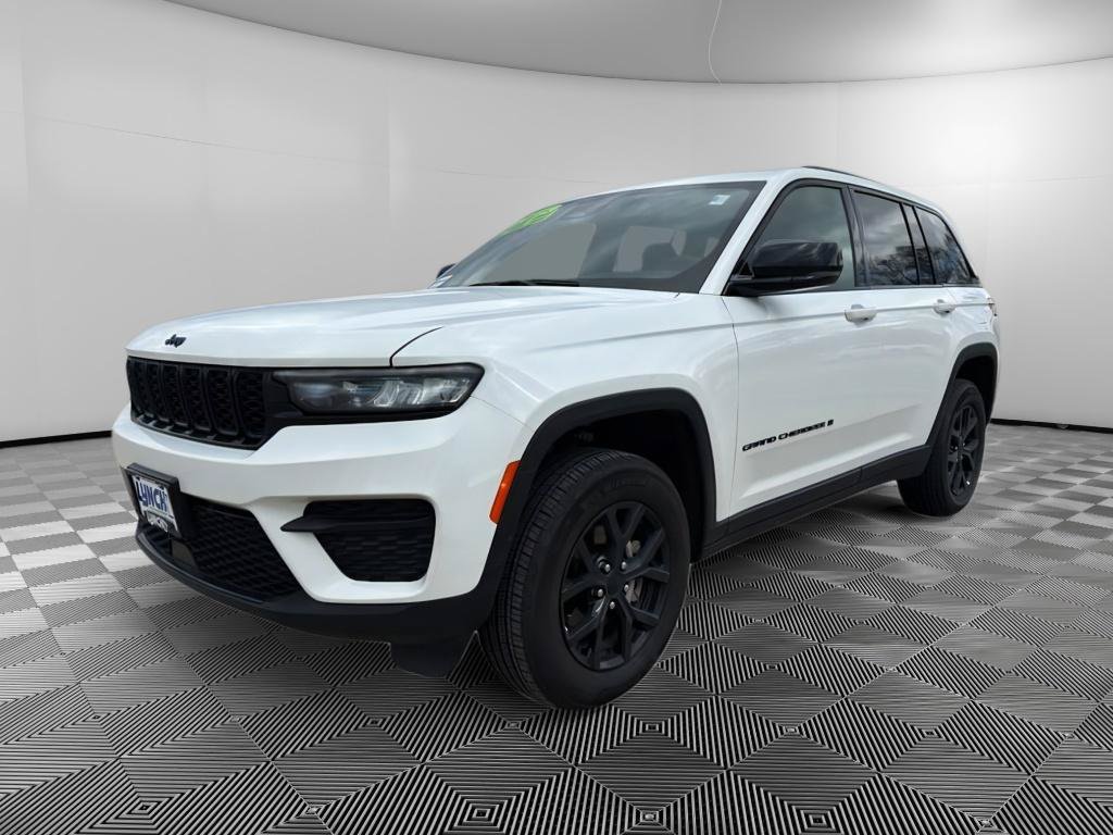 Used 2025 Jeep Grand Cherokee Altitude AWD/4WD image 1