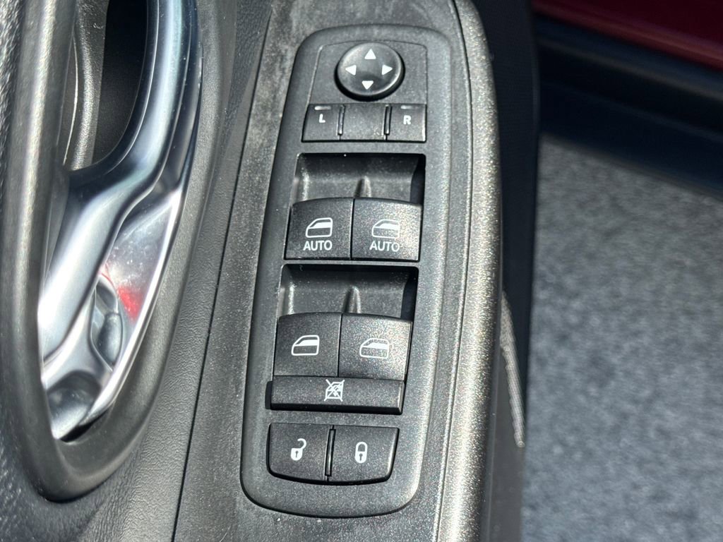 Used 2020 Jeep Cherokee Trailhawk w/ Cold Weather Group AWD/4WD image 29