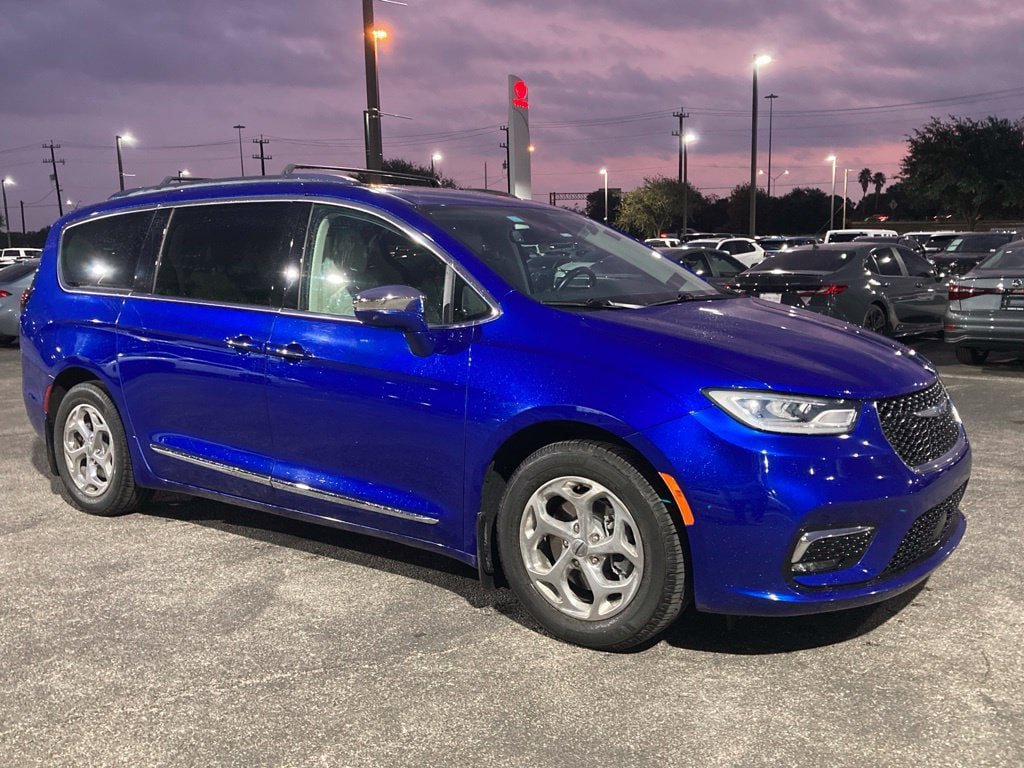 Used 2021 Chrysler Pacifica Limited FWD image 3