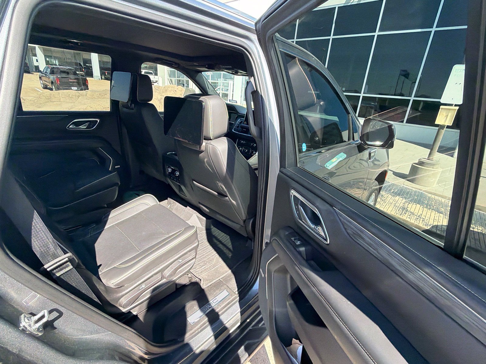 Used 2021 GMC Yukon SLT w/ SLT Luxury Plus Package RWD image 19