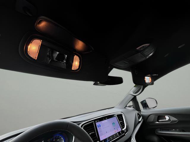 Used 2025 Chrysler Pacifica Select FWD image 26