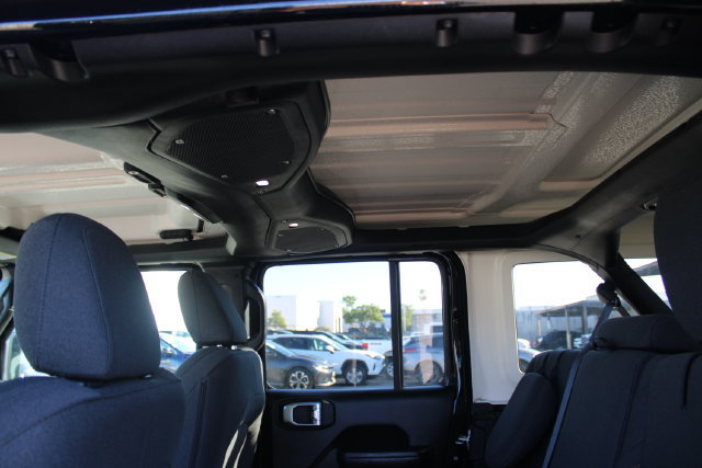Used 2024 Jeep Wrangler Unlimited w/ Convenience Group AWD/4WD image 40