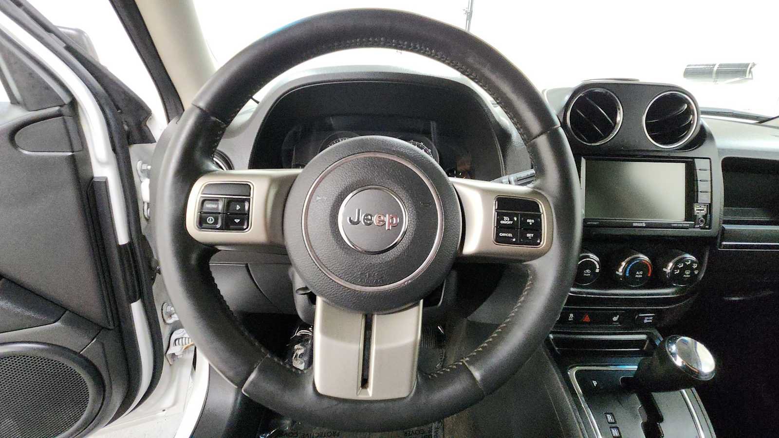 Used 2014 Jeep Patriot Latitude AWD/4WD image 16