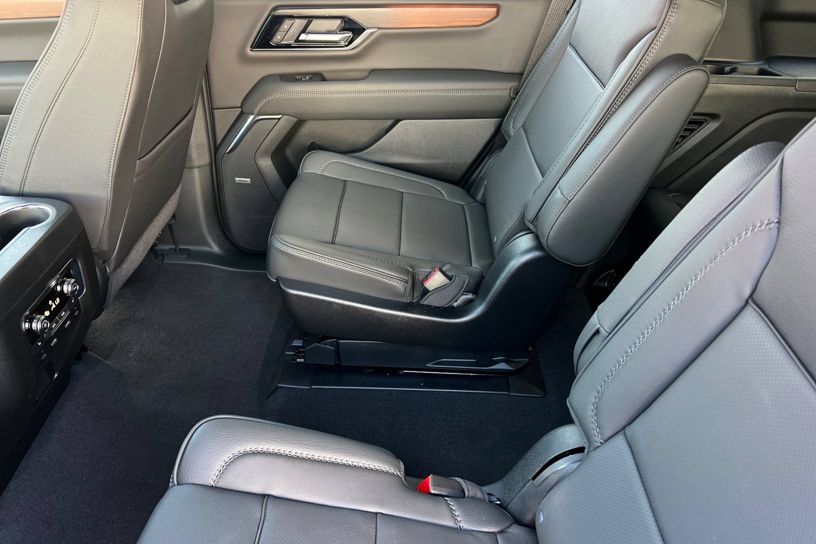 New 2026 GMC Yukon Denali w/ Denali Reserve Package AWD/4WD image 9