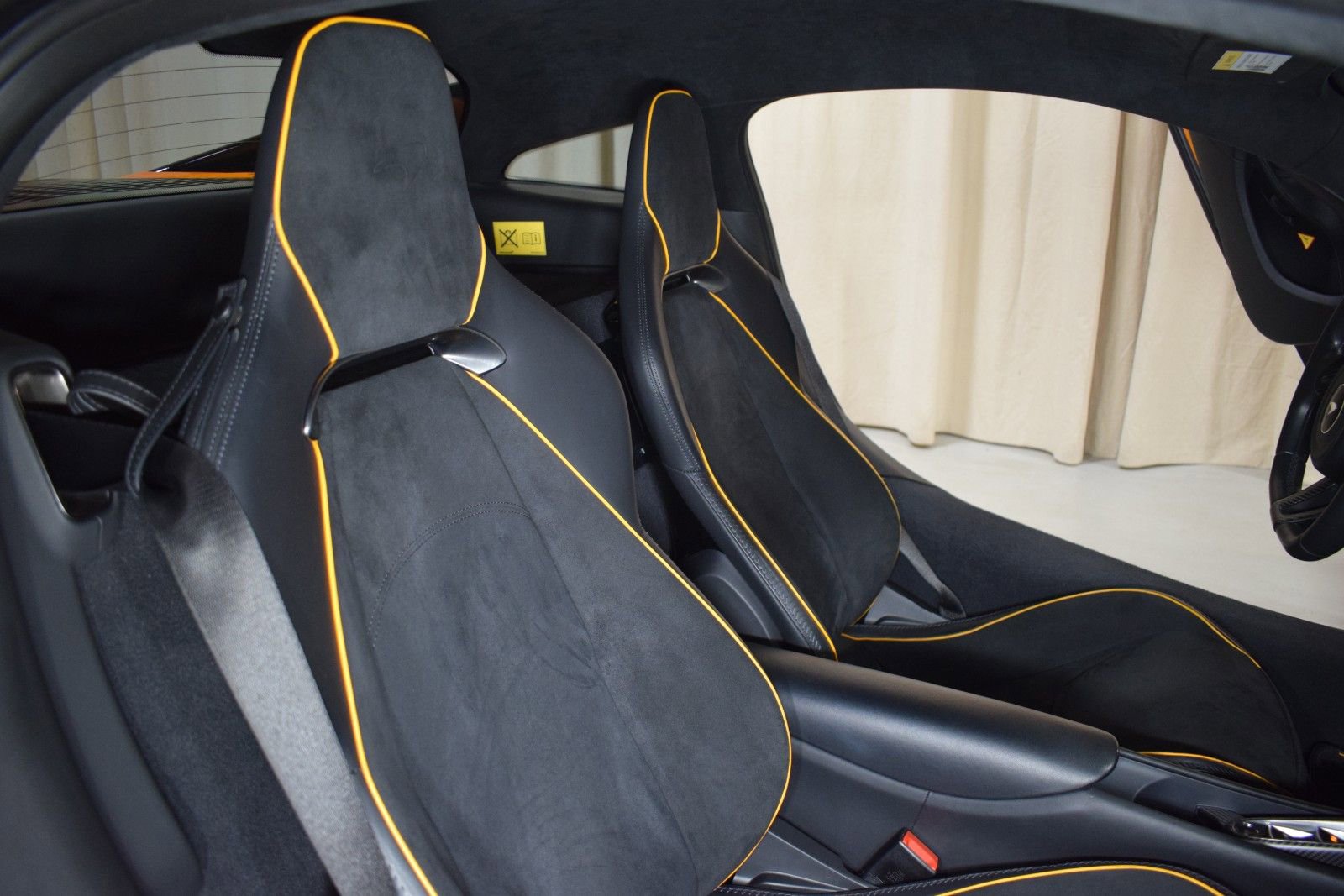 Used 2024 McLaren Artura image 17