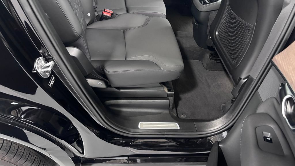 Certified 2026 Volvo XC90 B6 Plus AWD/4WD image 24