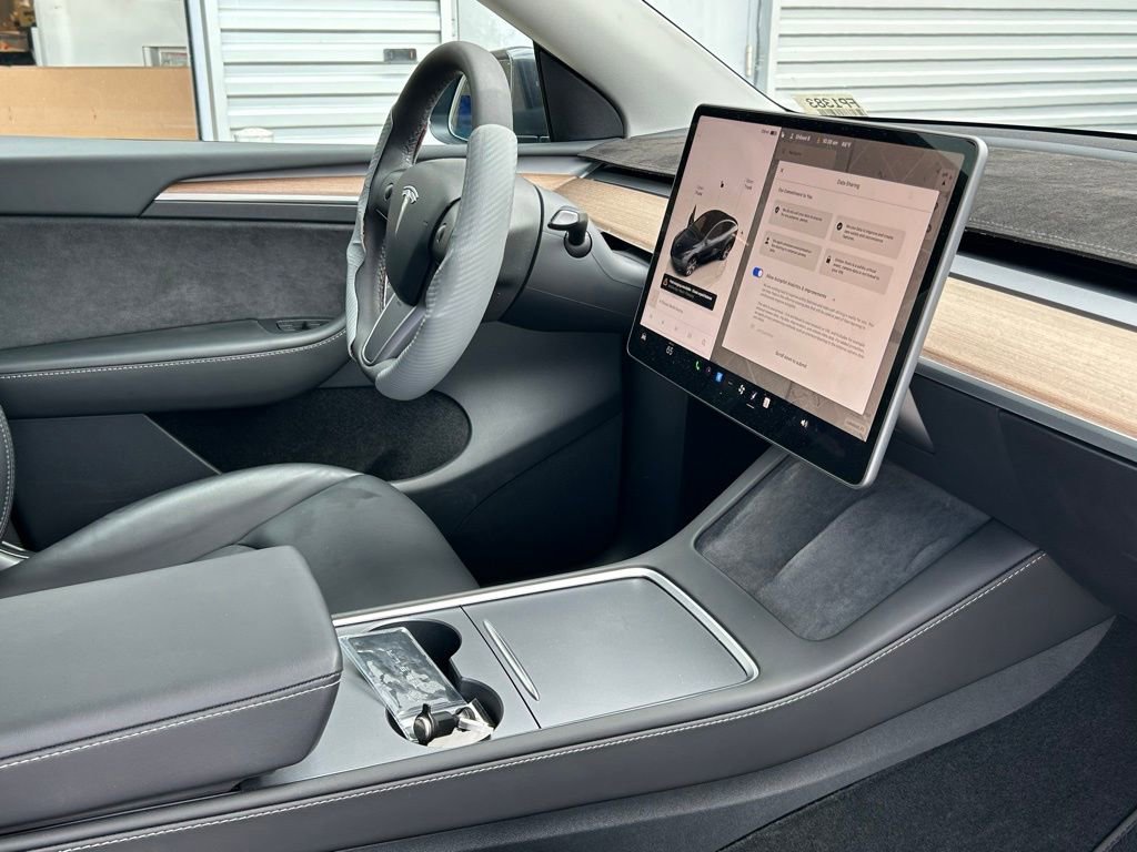 Used 2024 Tesla Model Y 2WD image 41