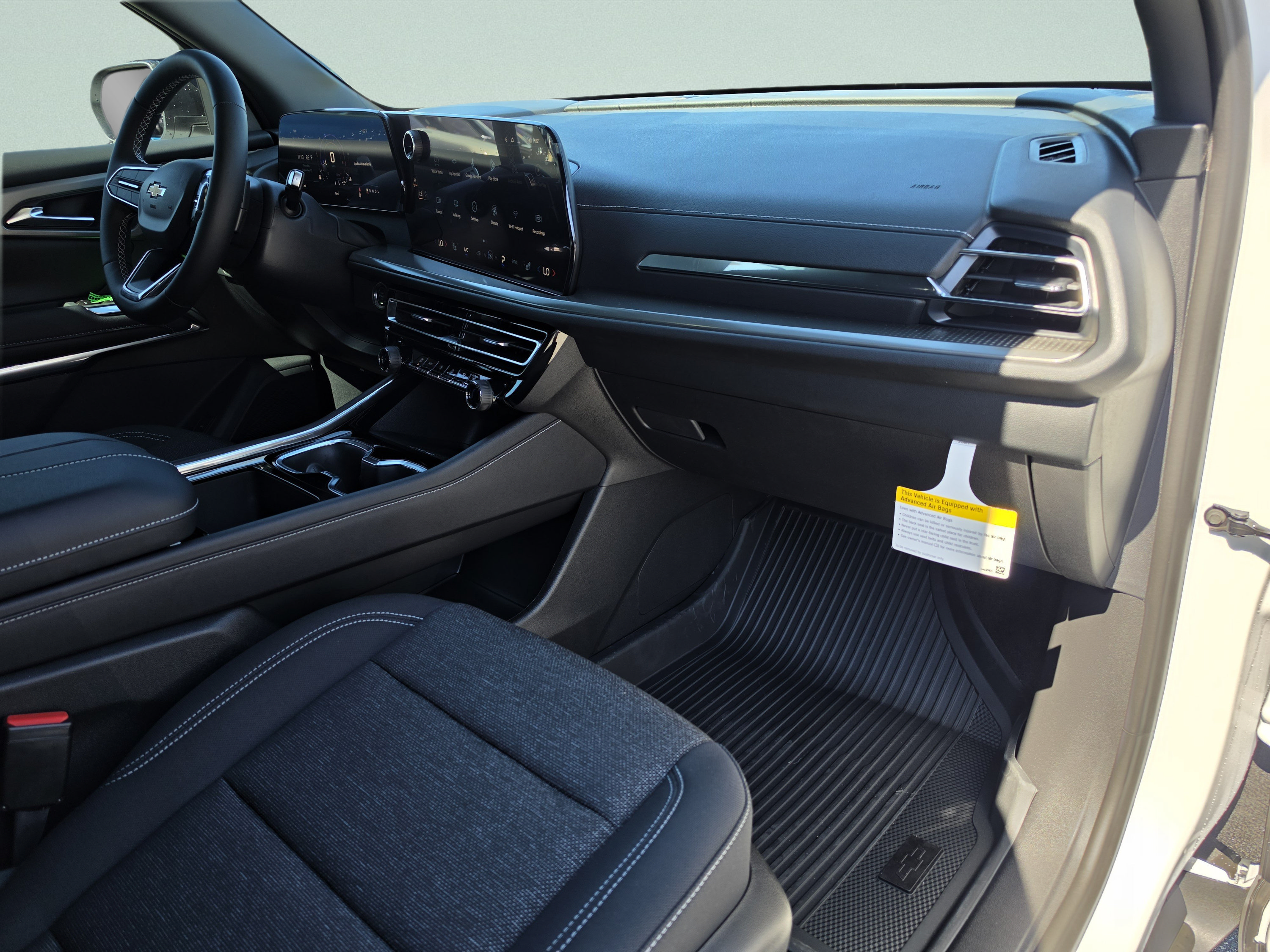 New 2027 Chevrolet Traverse LT w/ Driver Confidence Package FWD image 17