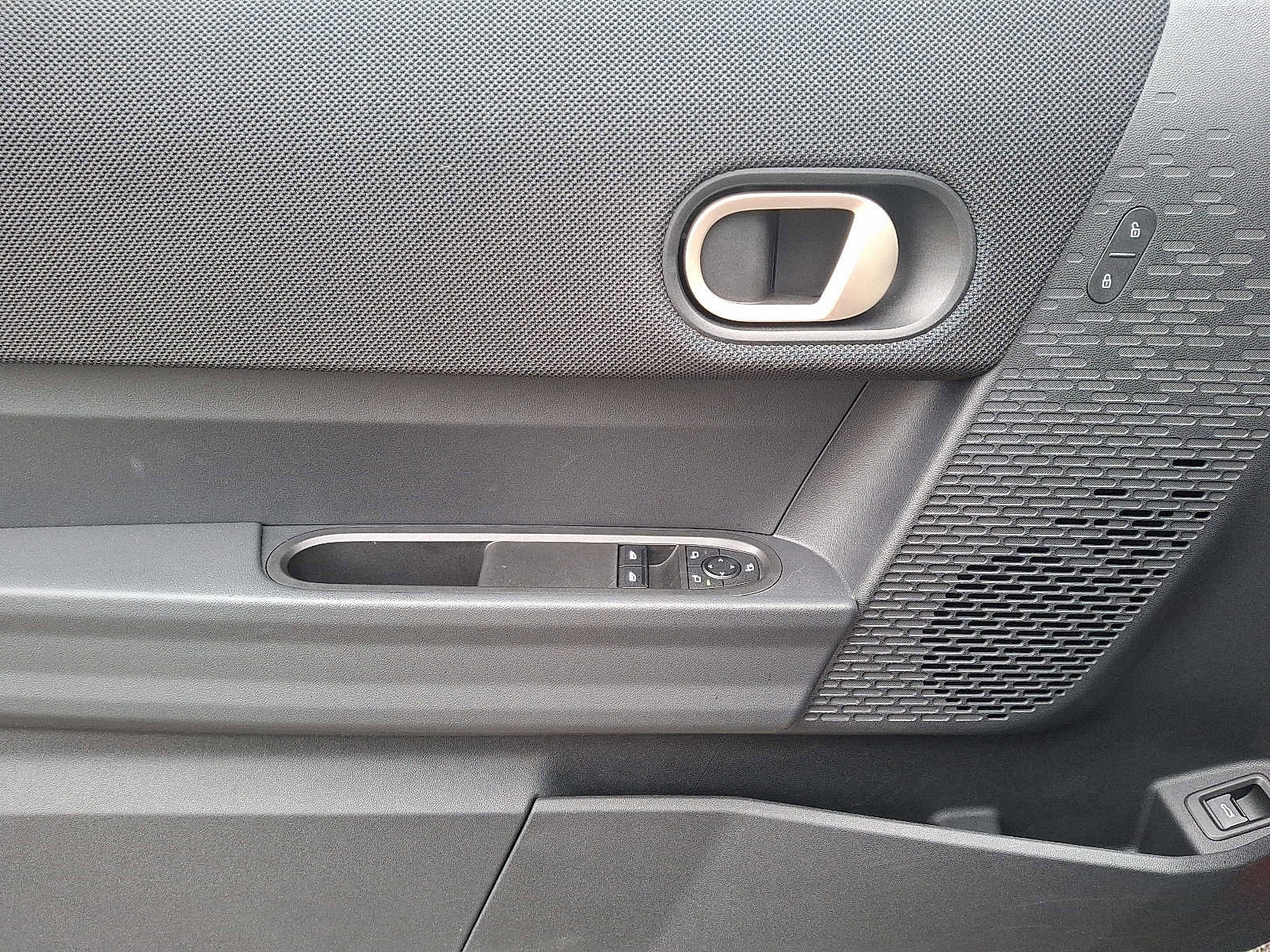 Used 2025 MINI Cooper 2-Door Hardtop image 12