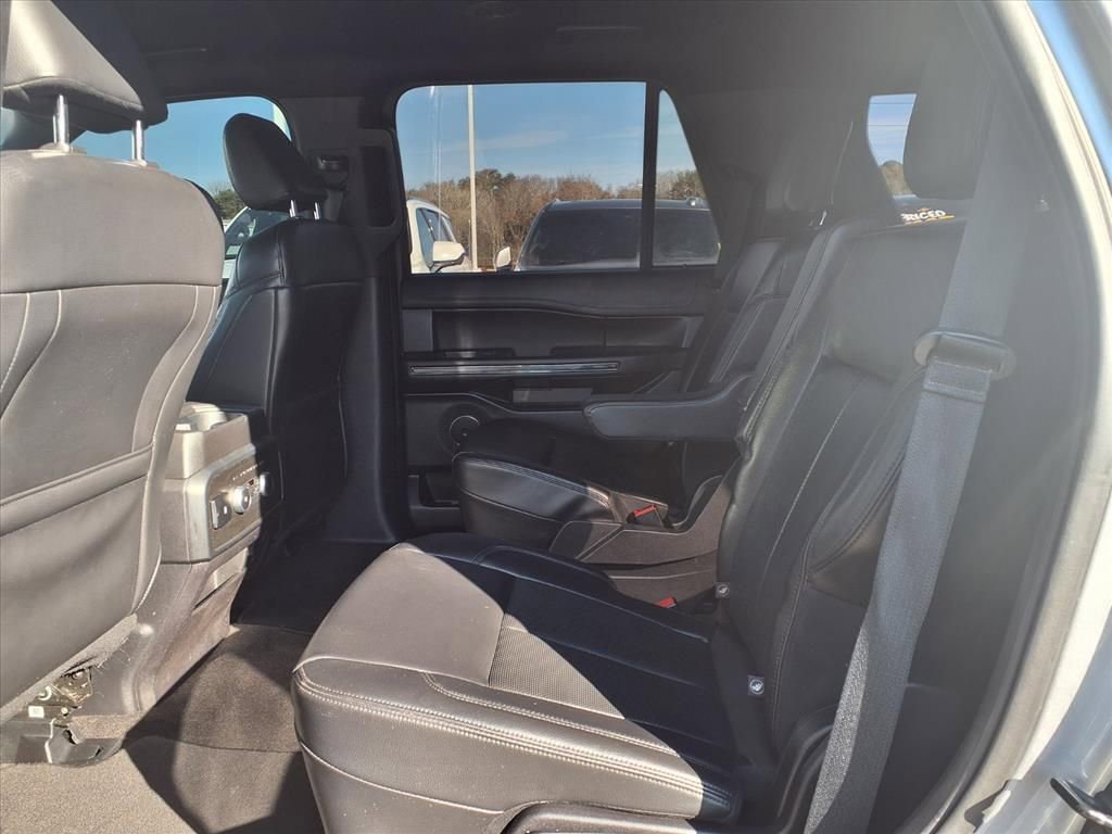Used 2021 Ford Expedition XLT image 18