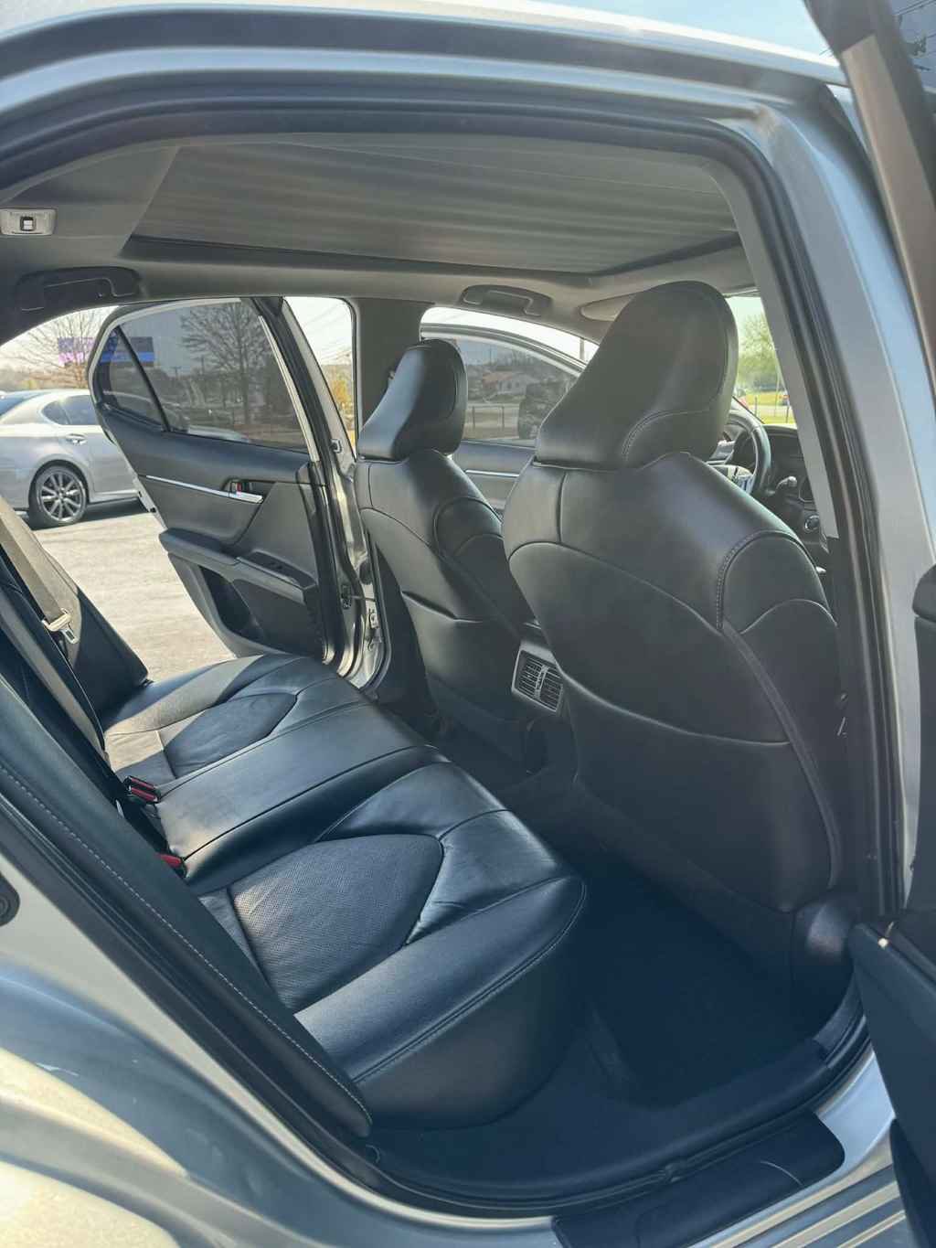 Used 2021 Toyota Camry XSE FWD image 11
