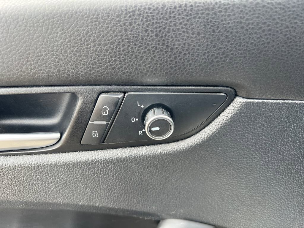 Used 2013 Volkswagen Passat 2.5 S image 12