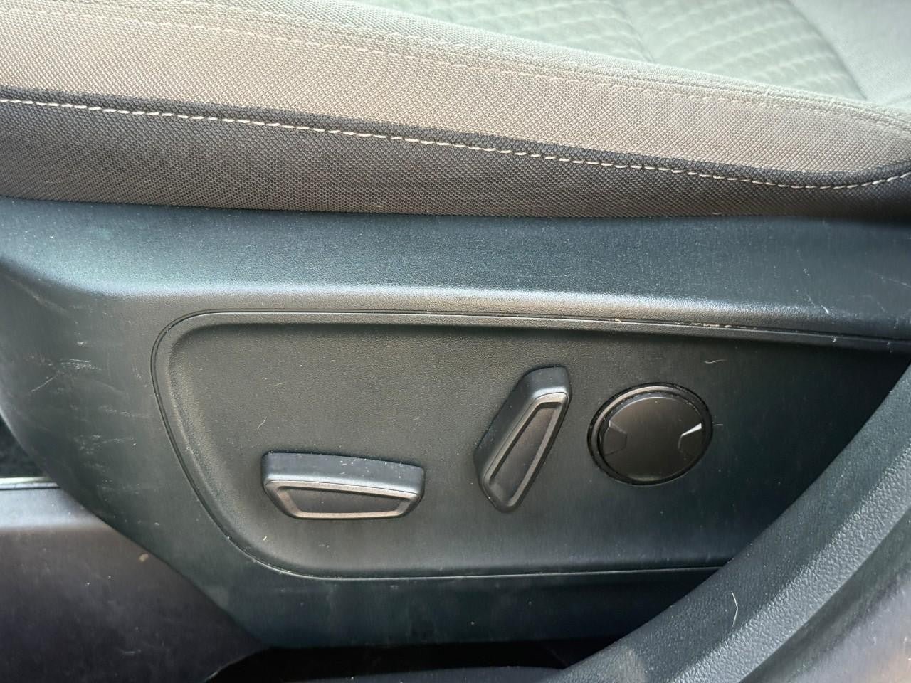 Used 2020 Ford Escape SE FWD image 19