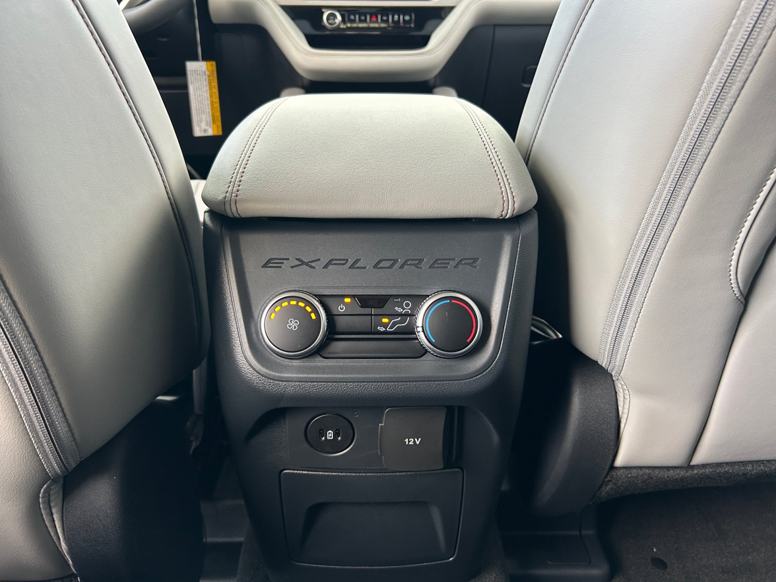 New 2026 Ford Explorer Active w/ Active Comfort Package RWD image 32