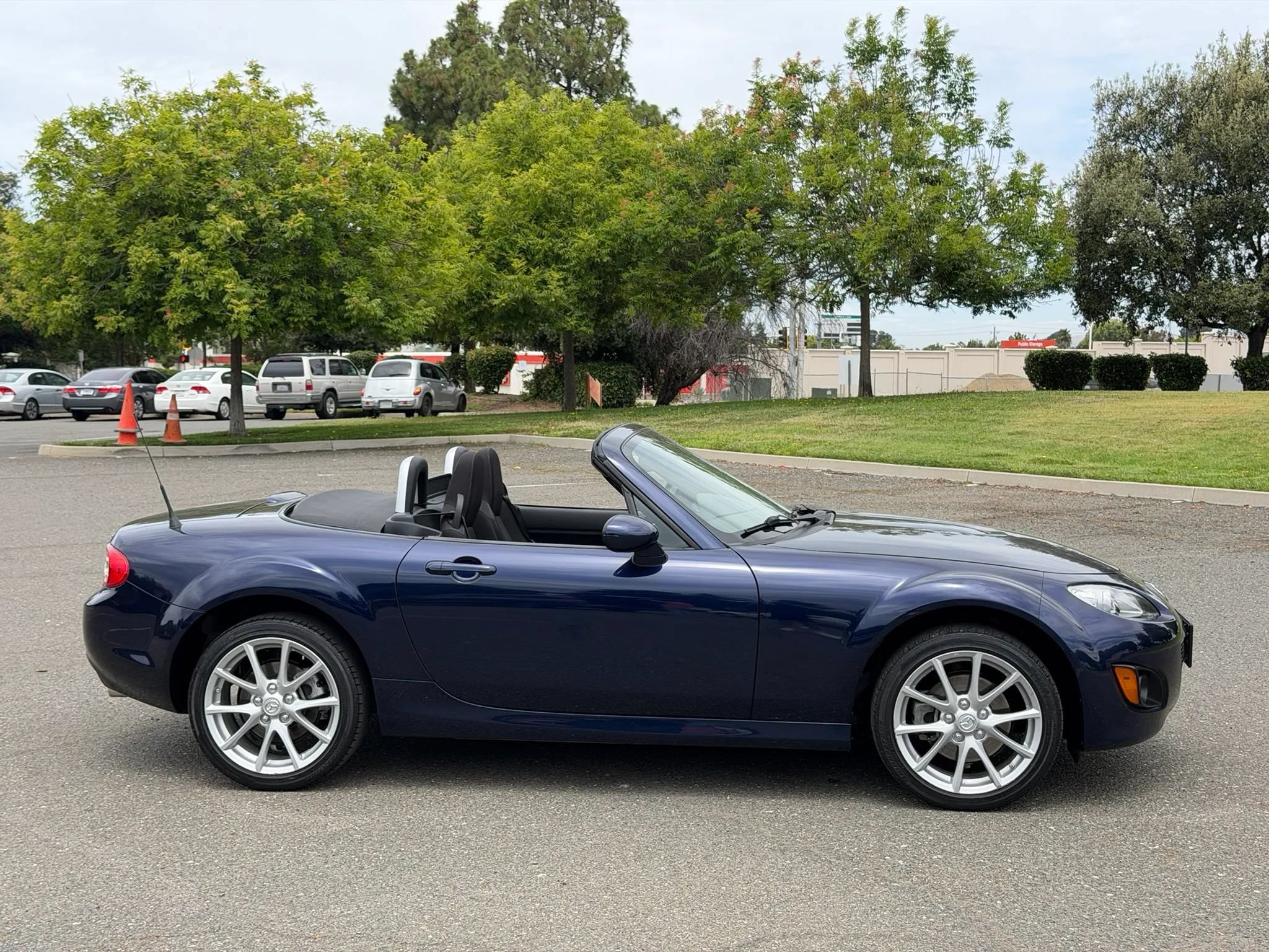 Used 2009 MAZDA MX-5 Miata Touring w/ Suspension Pkg RWD image 12