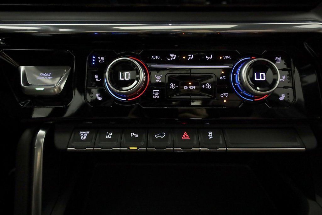 Used 2024 GMC Sierra 3500 Denali Ultimate image 35