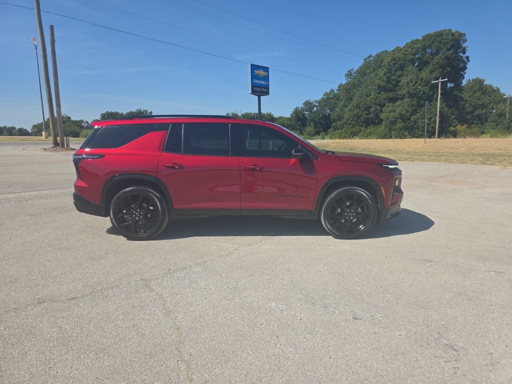 Used 2024 Chevrolet Traverse RS FWD image 2