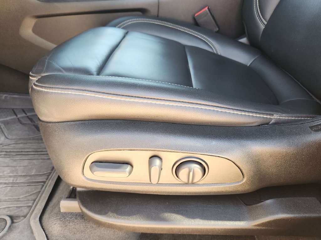 Used 2023 Chevrolet Traverse LT FWD image 25