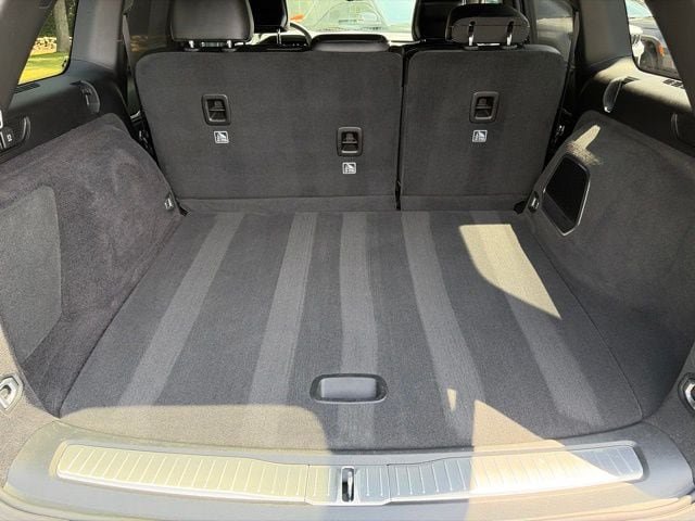 Certified 2023 Jeep Grand Cherokee Overland w/ Luxury Tech Group IV AWD/4WD image 16