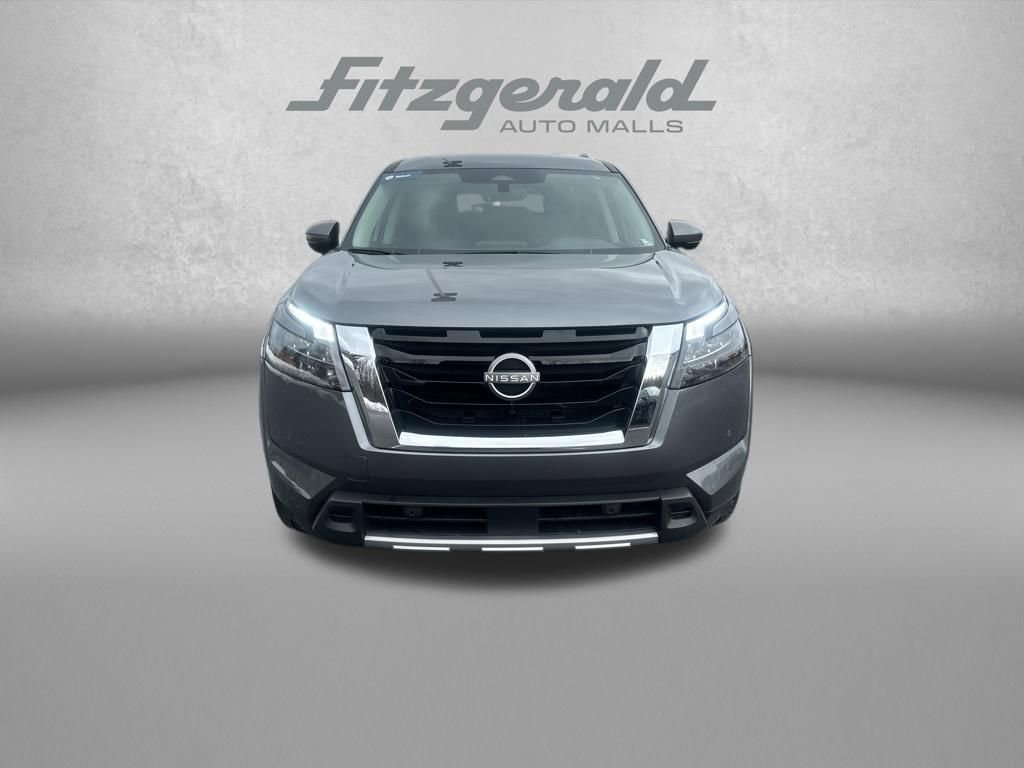 Used 2025 Nissan Pathfinder SL video 2