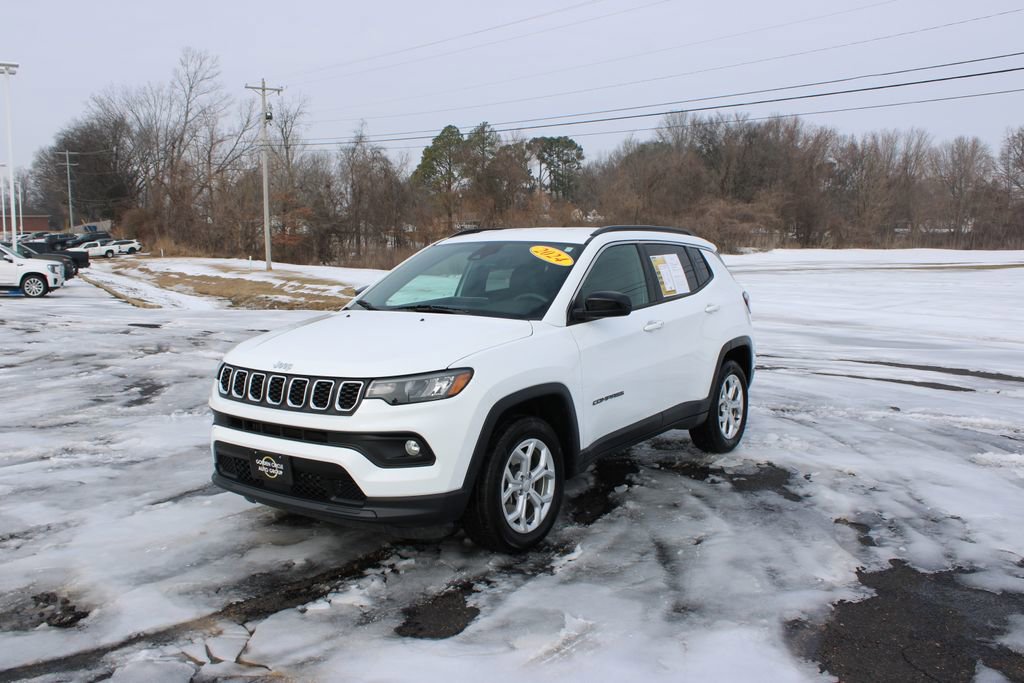 Used 2024 Jeep Compass Latitude image 4