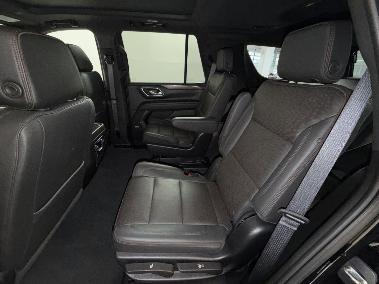Used 2023 Chevrolet Tahoe High Country AWD/4WD image 25